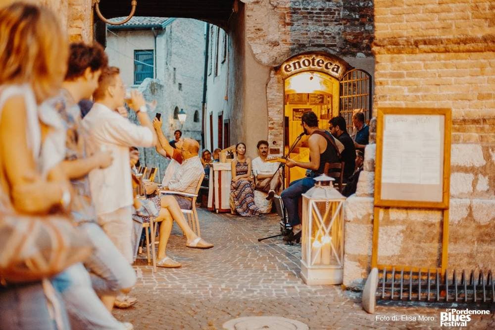 Enoteca a Pordenone durante la serata Blues oon the Roads 2018
