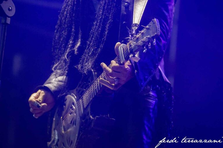 2019 07 18 rival sons eric sardinas joanna connor 10 ph terrazzani