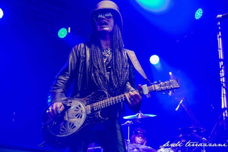 2019 07 18 rival sons eric sardinas joanna connor 11 ph terrazzani