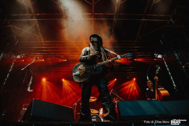 2019 07 18 rival sons eric sardinas joanna connor 113 ph elisa moro
