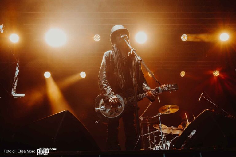 2019 07 18 rival sons eric sardinas joanna connor 117 ph elisa moro