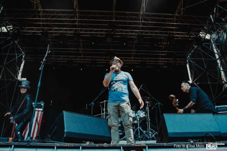 2019 07 18 rival sons eric sardinas joanna connor 119 ph elisa moro