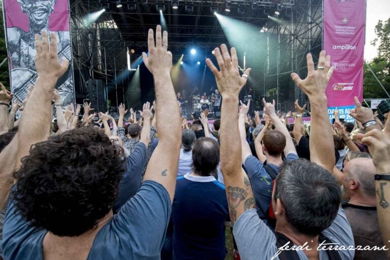 2019 07 18 rival sons eric sardinas joanna connor 16 ph terrazzani