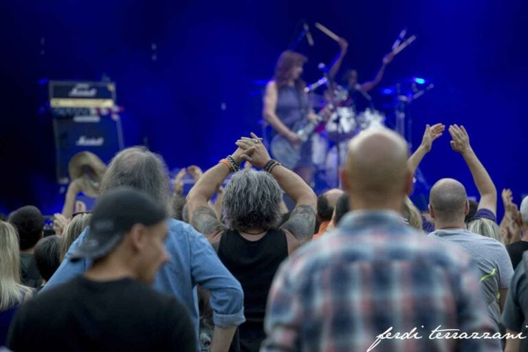 2019 07 18 rival sons eric sardinas joanna connor 23 ph terrazzani