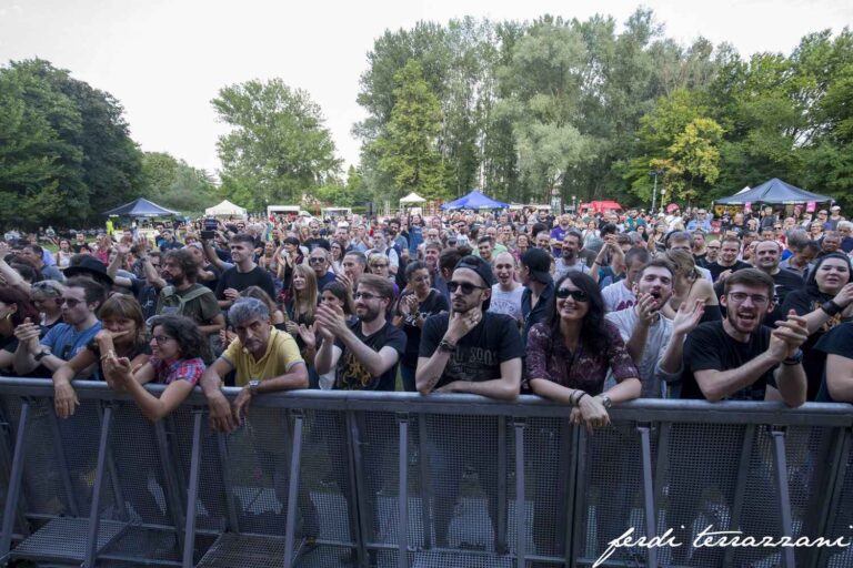 2019 07 18 rival sons eric sardinas joanna connor 26 ph terrazzani