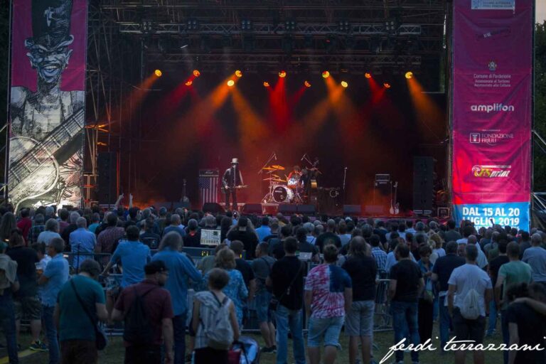 2019 07 18 rival sons eric sardinas joanna connor 5 ph terrazzani