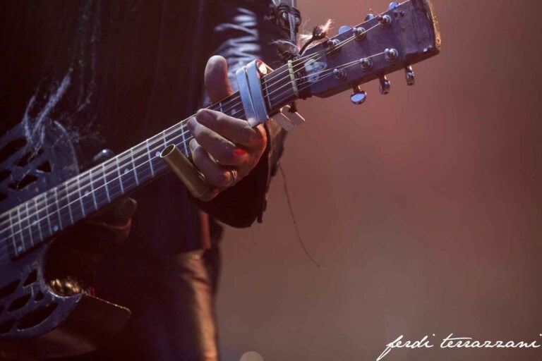 2019 07 18 rival sons eric sardinas joanna connor 7 ph terrazzani