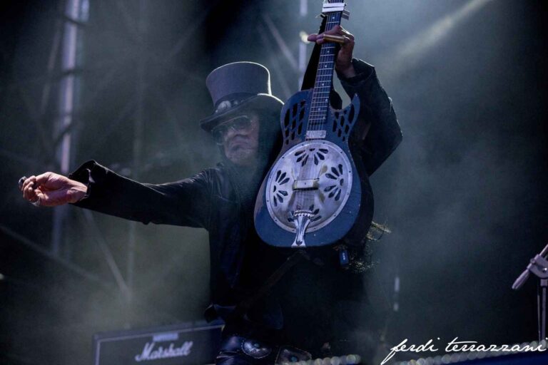 2019 07 18 rival sons eric sardinas joanna connor 8 ph terrazzani