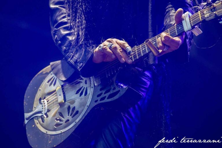 2019 07 18 rival sons eric sardinas joanna connor 9 ph terrazzani