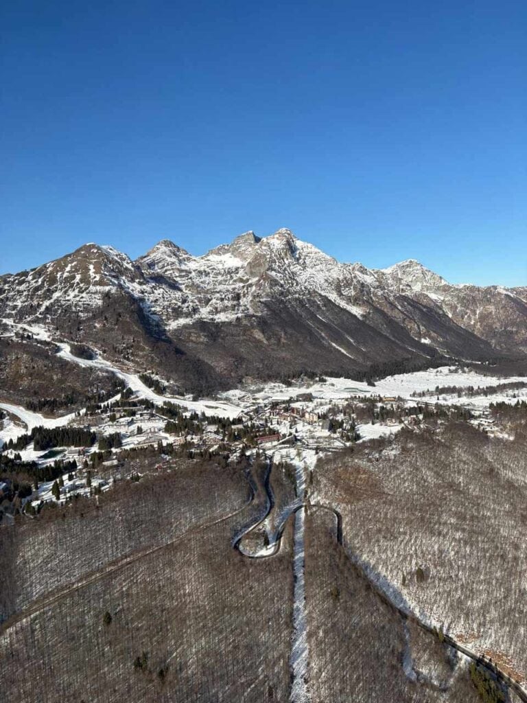elicottero volo montagna